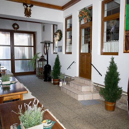 Penzion Gazdovsky Hostinec Topoľčianky Exteriör bild