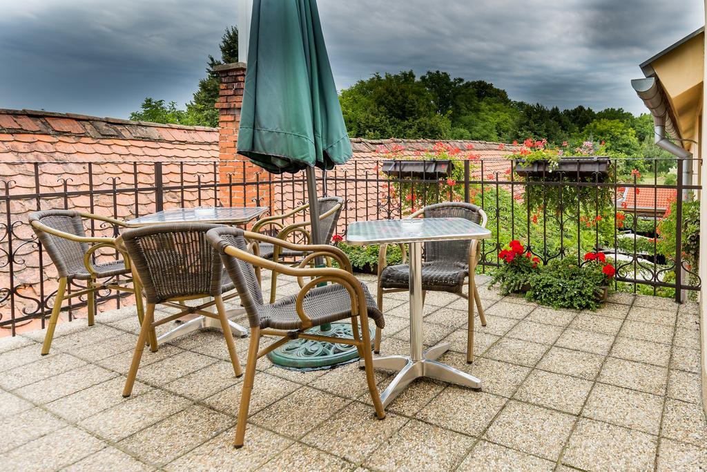 Penzion Gazdovsky Hostinec Topoľčianky Exteriör bild